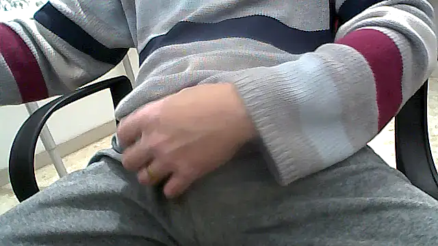 Snapshot of xfri77 chatting on 05-10-26, 03:12 xfri77 online show from 05-10-26, 03:12