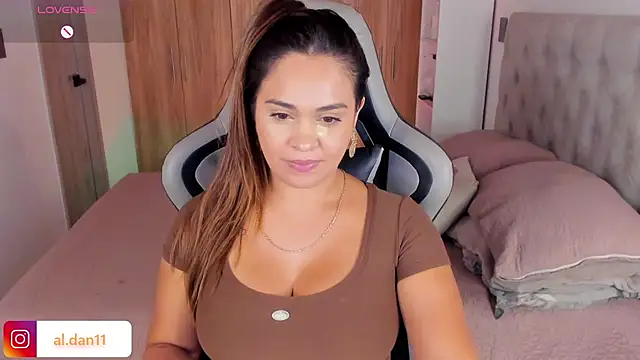 Snapshot of alana_dantes_ chatting on 07-27-26, 08:38 alana dantes online show from 07-27-26, 08:38