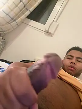 Snapshot of lindura00 chatting on 03-25-26, 01:00 lindura00 online show from 03-25-26, 01:00