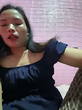 Snapshot of Hyn-x chatting on 03-25-26, 04:07 Hyn-x online show from 03-25-26, 04:07