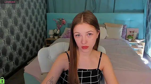 Miss Shanel online show from 04-11-26, 01:10