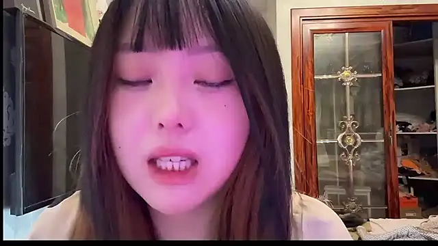 Snapshot of thelittlexx chatting on 04-16-26, 12:39 thelittlexx online show from 04-16-26, 12:39