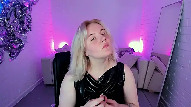 Snapshot of KathyBriggs chatting on 05-30-26, 05:04 KathyBriggs online show from 05-30-26, 05:04