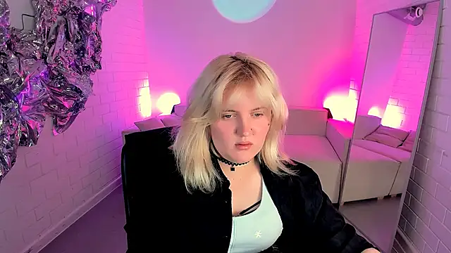 Snapshot of KathyBriggs chatting on 06-17-26, 05:10 KathyBriggs online show from 06-17-26, 05:10