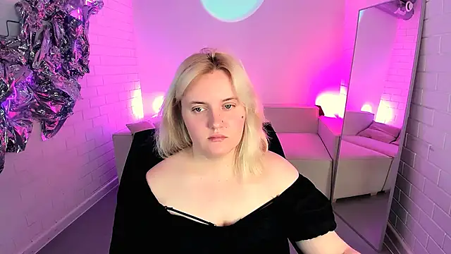 Snapshot of KathyBriggs chatting on 06-18-26, 05:08 KathyBriggs online show from 06-18-26, 05:08