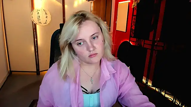 Snapshot of KathyBriggs chatting on 06-19-26, 05:12 KathyBriggs online show from 06-19-26, 05:12