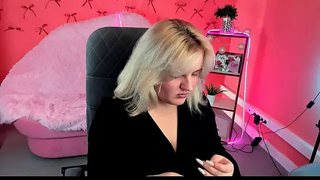 Snapshot of KathyBriggs chatting on 06-26-26, 05:23 KathyBriggs online show from 06-26-26, 05:23