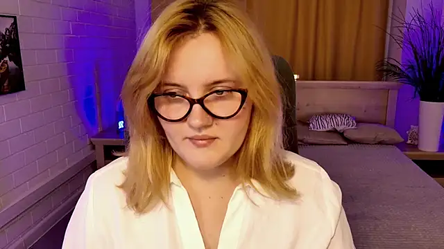 Snapshot of KathyBriggs chatting on 07-17-26, 05:36 KathyBriggs online show from 07-17-26, 05:36