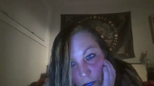 Snapshot of Queenemerald chatting on 03-26-26, 03:45 Queenemerald online show from 03-26-26, 03:45