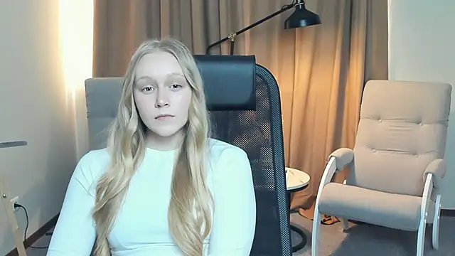 Snapshot of VestaBowmer chatting on 03-27-26, 11:10 VestaBowmer online show from 03-27-26, 11:10