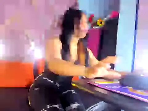 Snapshot of Laila_65 chatting on 03-27-26, 12:27 Laila 65 online show from 03-27-26, 12:27