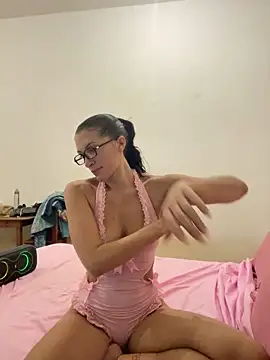 Snapshot of kimberlysnow11 chatting on 06-02-26, 02:13 kimberlysnow11 online show from 06-02-26, 02:13