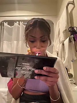 Snapshot of MzBeautyInk chatting on 03-29-26, 04:01 MzBeautyInk online show from 03-29-26, 04:01