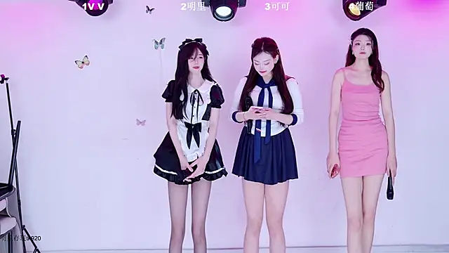 Snapshot of beibei-123 chatting on 04-06-26, 01:14 beibei-123 online show from 04-06-26, 01:14