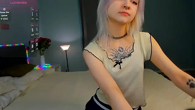 Snapshot of Mary_Wester chatting on 04-17-26, 12:02 Mary Wester online show from 04-17-26, 12:02