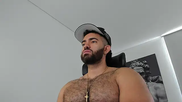 Snapshot of simonleon27 chatting on 05-17-26, 04:25 simonleon27 online show from 05-17-26, 04:25