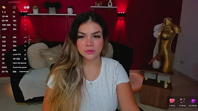 Snapshot of Sofia_Velvetx chatting on 05-06-26, 02:44 Sofia Velvetx online show from 05-06-26, 02:44