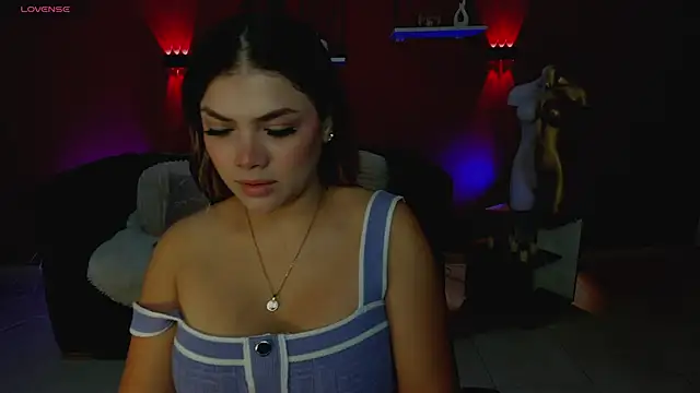 Snapshot of Sofia_Velvetx chatting on 05-27-26, 01:41 Sofia Velvetx online show from 05-27-26, 01:41