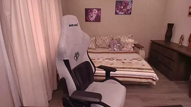 EvaSmeet online show from 06-09-26, 10:49