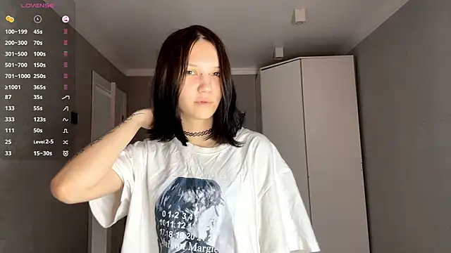 AmeliaMiotii online show from 04-25-26, 11:13