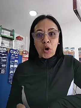 Snapshot of Violeta--7 chatting on 07-18-26, 01:48 Violeta--7 online show from 07-18-26, 01:48