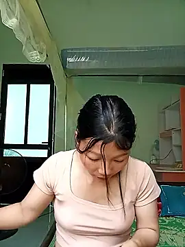 Snapshot of -Quyny- chatting on 04-15-26, 07:37 -Quyny- online show from 04-15-26, 07:37