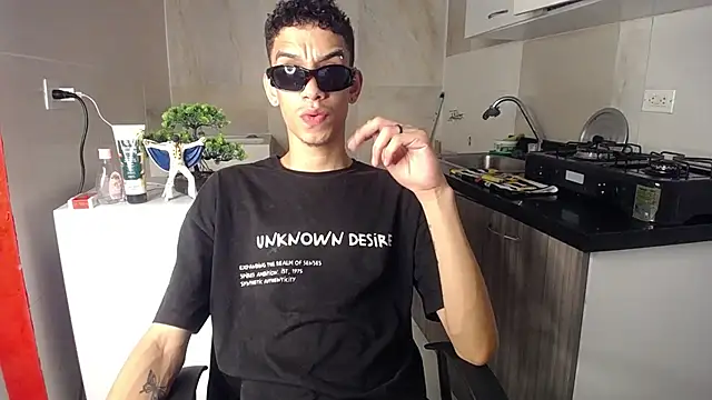 Snapshot of Zamaelprime_ chatting on 03-30-26, 06:03 Zamaelprime online show from 03-30-26, 06:03