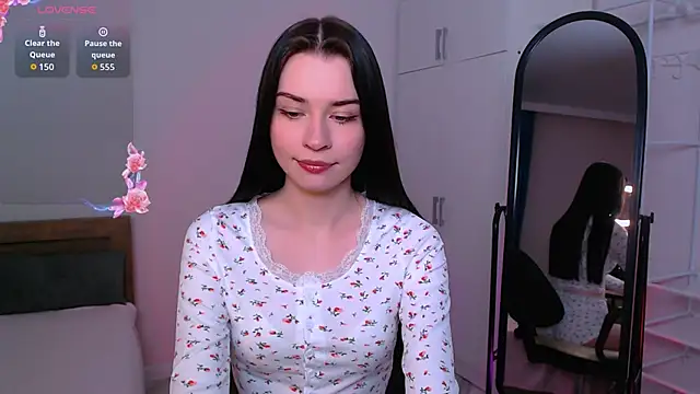 Snapshot of Tina_Charm chatting on 05-31-26, 06:31 Tina Charm online show from 05-31-26, 06:31