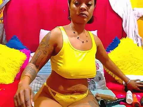 Cherrybootyofjoy86 online show from 06-05-26, 05:47