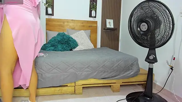 Nailea   online show from 04-06-26, 02:09