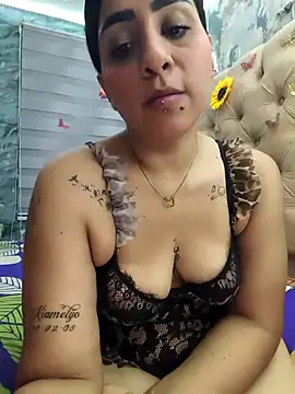 Snapshot of val_eria chatting on 04-22-26, 03:20 val eria online show from 04-22-26, 03:20
