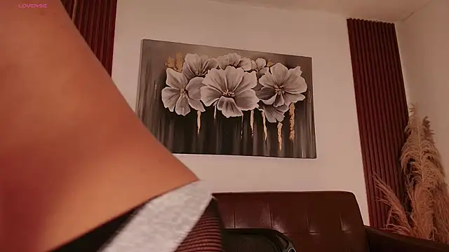 Hilaryebony  online show from 07-09-26, 08:02