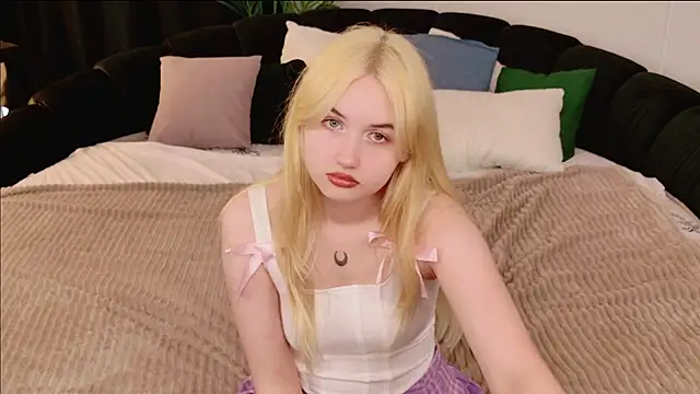 Lilly Eyes online show from 05-26-26, 02:02