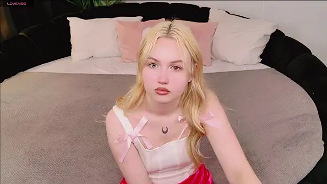 Lilly Eyes online show from 05-30-26, 02:25