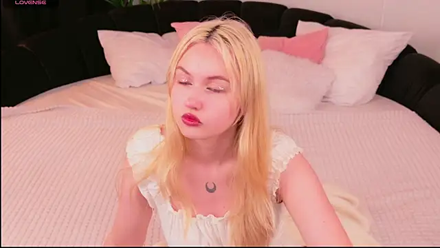 Lilly Eyes online show from 07-09-26, 01:59