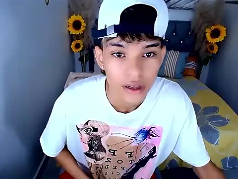 Snapshot of chris_evans77 chatting on 03-31-26, 12:49 chris evans77 online show from 03-31-26, 12:49