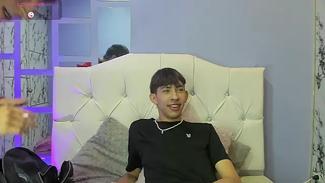 Snapshot of Tommy_Fox chatting on 07-24-26, 03:37 Tommy Fox online show from 07-24-26, 03:37