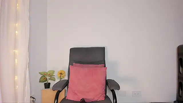 Debora Rayssa online show from 06-03-26, 01:52