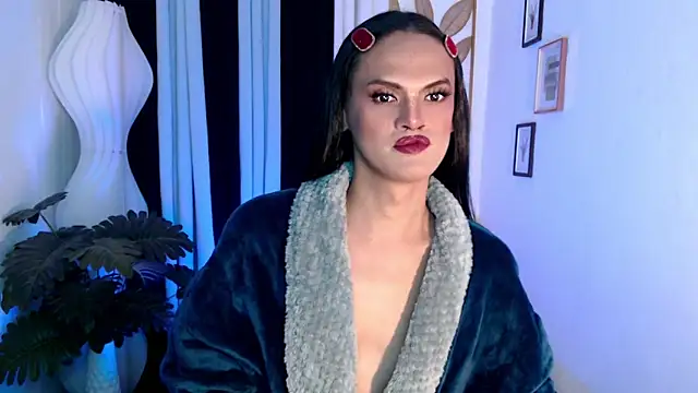 Snapshot of Bella_CiaoX chatting on 05-25-26, 10:16 Bella CiaoX online show from 05-25-26, 10:16