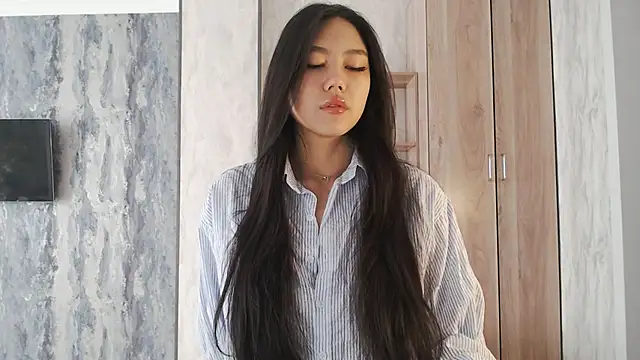 Snapshot of SecretTiny chatting on 05-18-26, 01:24 SecretTiny online show from 05-18-26, 01:24