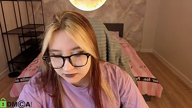 Luna Host online show from 04-07-26, 01:28