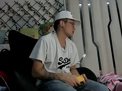 Snapshot of BarbieAndMax chatting on 03-29-26, 05:02 BarbieAndMax online show from 03-29-26, 05:02