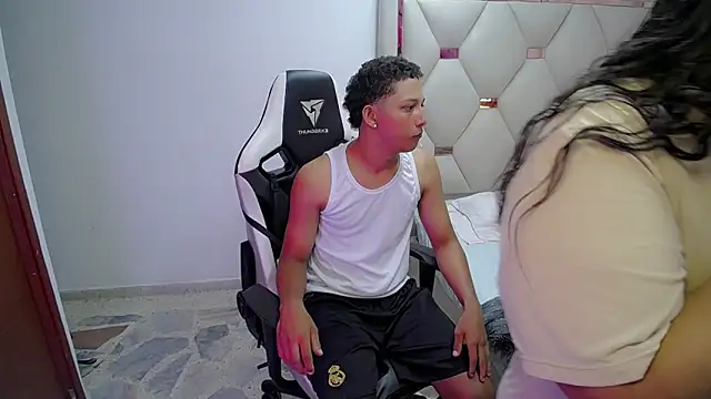 Snapshot of Exotic_big_ chatting on 04-05-26, 03:26 Exotic big online show from 04-05-26, 03:26