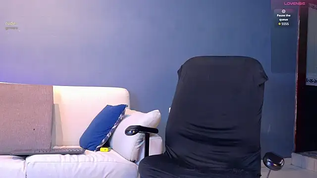 Axel saenzz online show from 06-25-26, 07:29