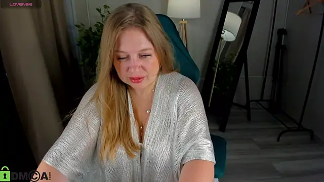 CleoXotie online show from 07-30-26, 09:30