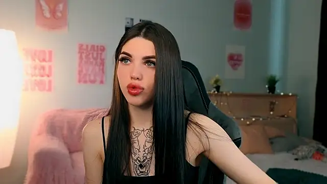 molly rettyy online show from 05-15-26, 04:19