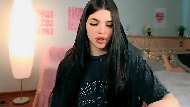 molly rettyy online show from 05-18-26, 03:46
