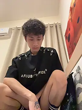 Snapshot of sexyboy-3525 chatting on 05-16-26, 06:43 sexyboy-3525 online show from 05-16-26, 06:43