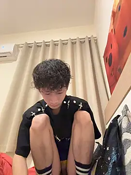 Snapshot of sexyboy-3525 chatting on 05-16-26, 07:05 sexyboy-3525 online show from 05-16-26, 07:05