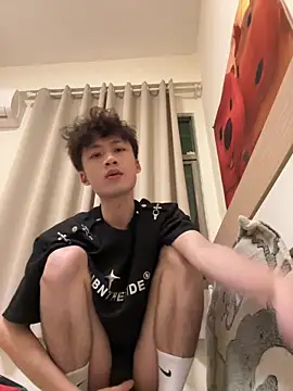 Snapshot of sexyboy-3525 chatting on 06-12-26, 05:45 sexyboy-3525 online show from 06-12-26, 05:45